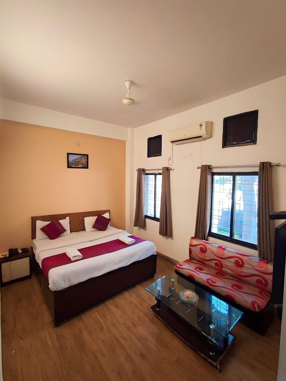 Bed, Photo of the whole room, Bedroom