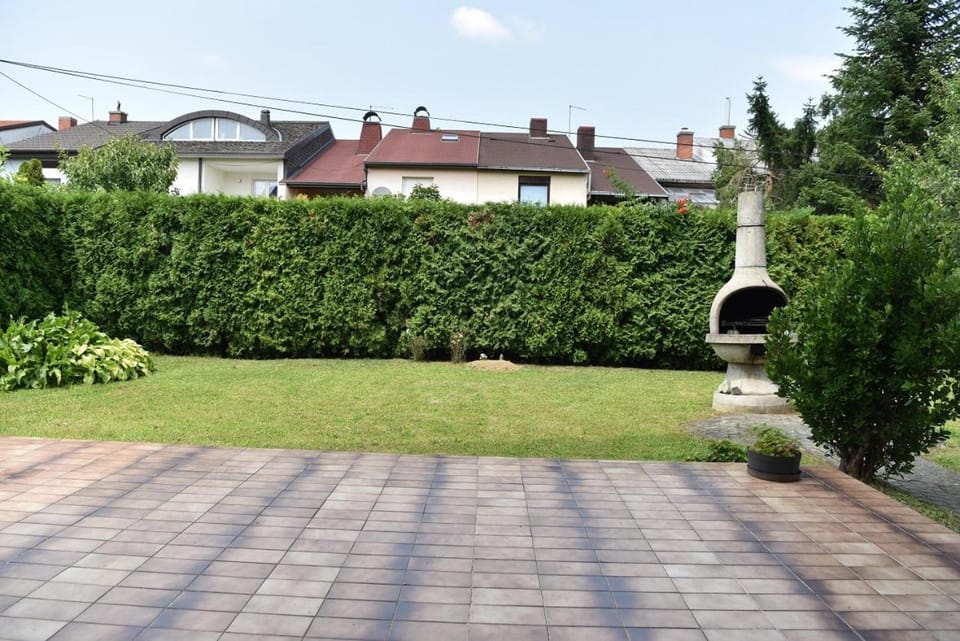 BBQ facilities, Garden, Balcony/Terrace