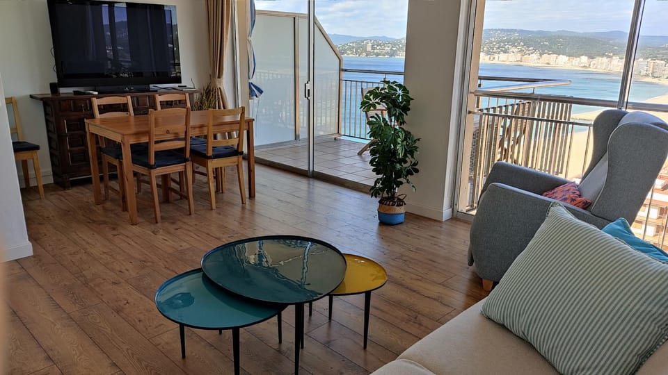 Communal lounge/ TV room, TV and multimedia, Balcony/Terrace, Balcony/Terrace, Living room, Dinner