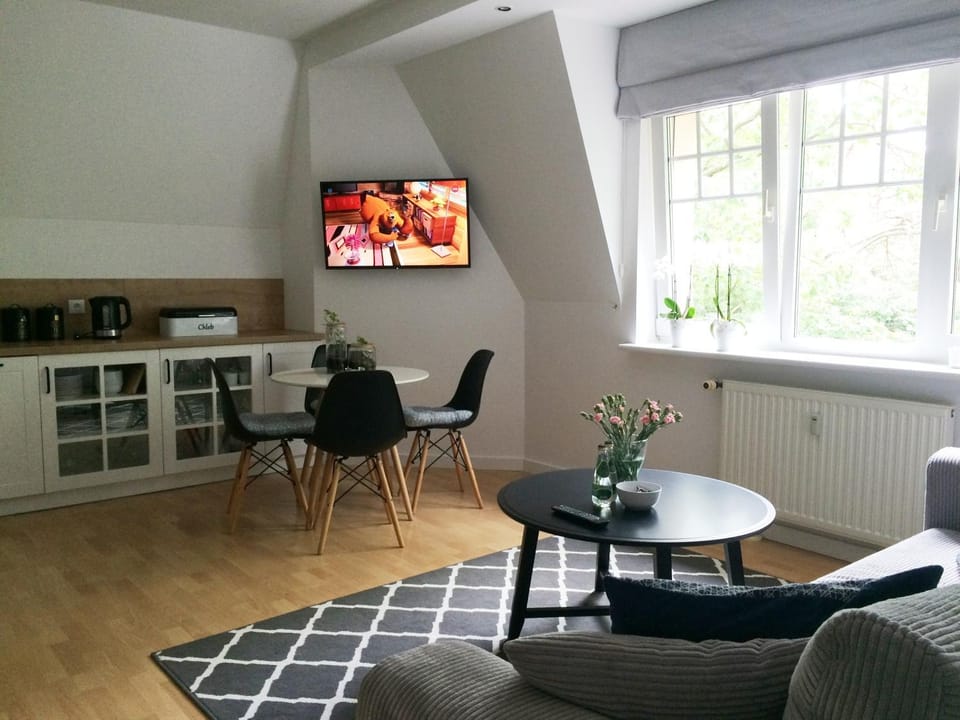 Seating area, Dining area