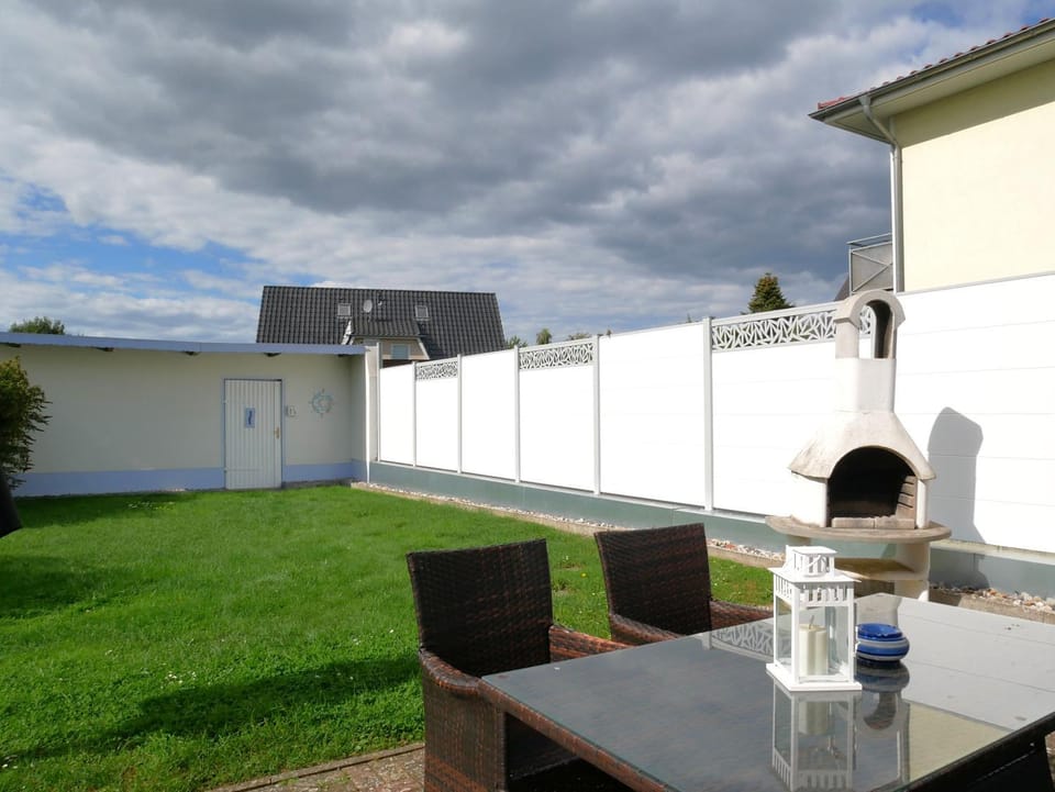 Property building, Patio, BBQ facilities, Garden, Dining area, Garden view
