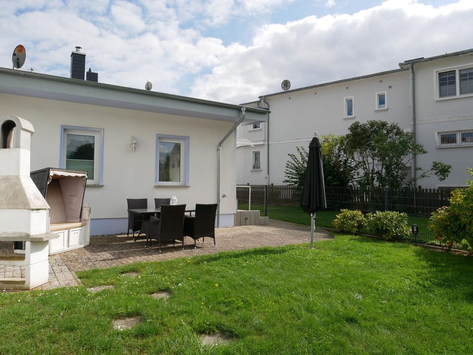 Property building, Patio, BBQ facilities, Garden, Seating area, Garden view
