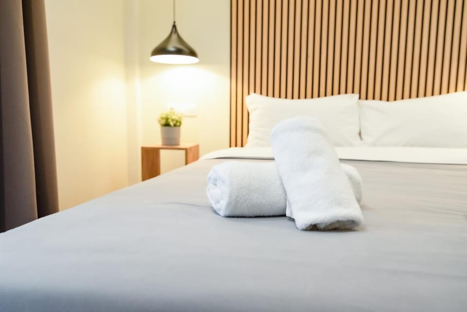 Bed, Photo of the whole room, towels, towels