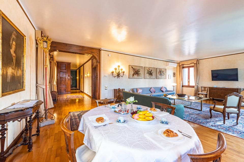 Living room, Dining area