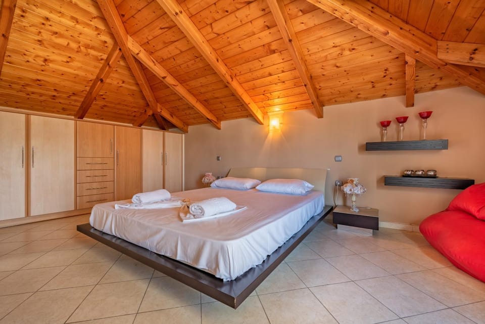 Bed, Photo of the whole room, Bedroom, towels, wardrobe