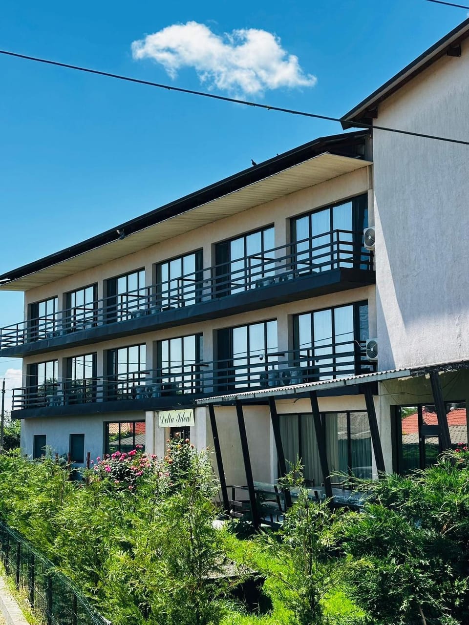 Property building, Restaurant/places to eat