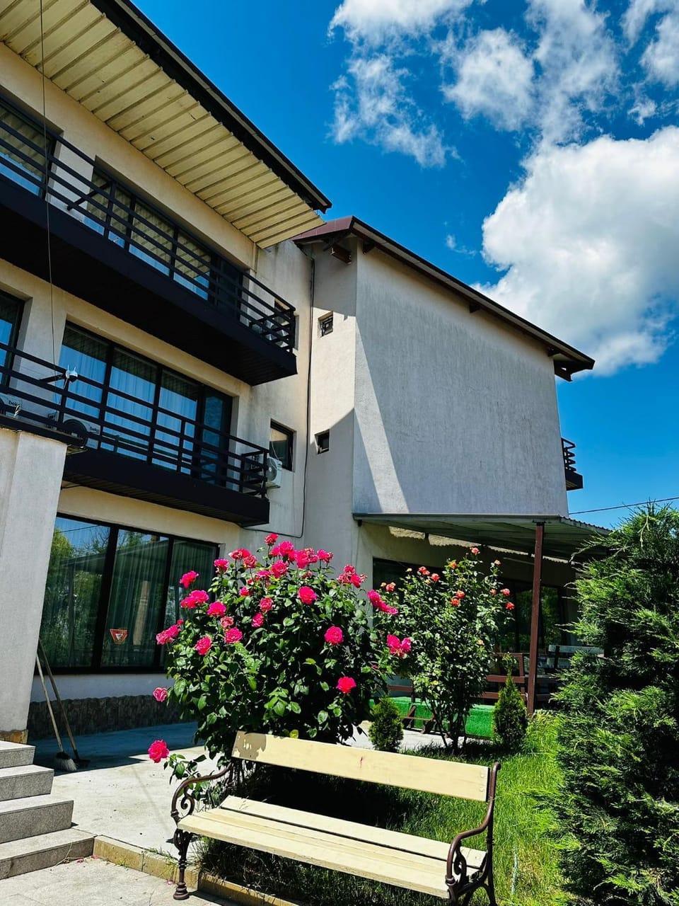 Property building, Garden, Balcony/Terrace, Garden view
