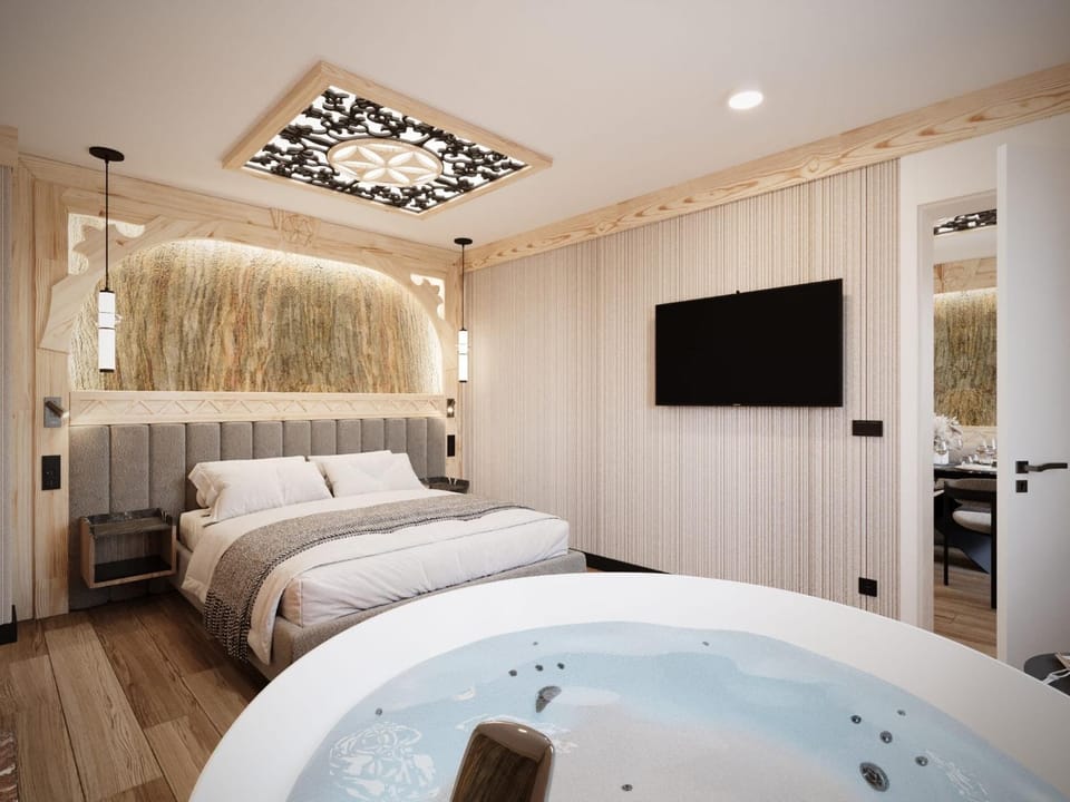 Bed, Hot Tub, TV and multimedia, Bedroom, Bath