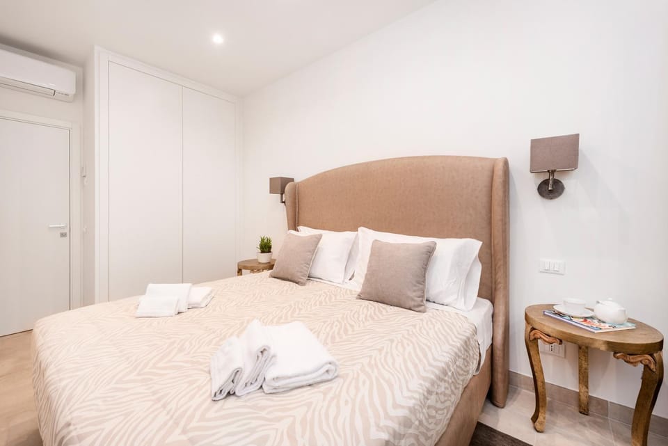 Bed, Photo of the whole room, Bedroom, towels, wardrobe