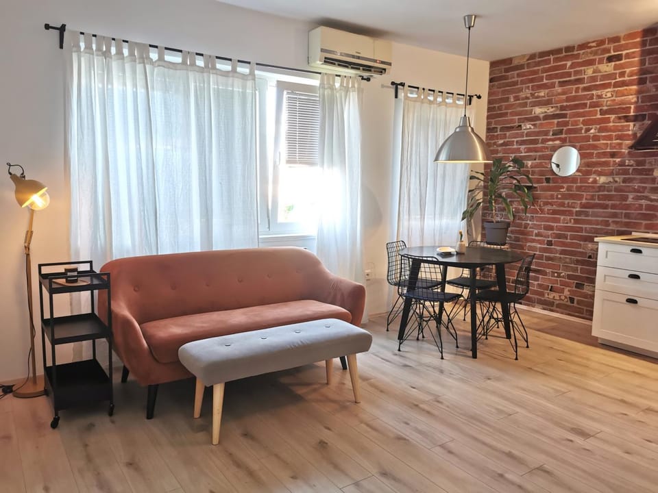 Living room, Seating area, Dining area, air conditioner