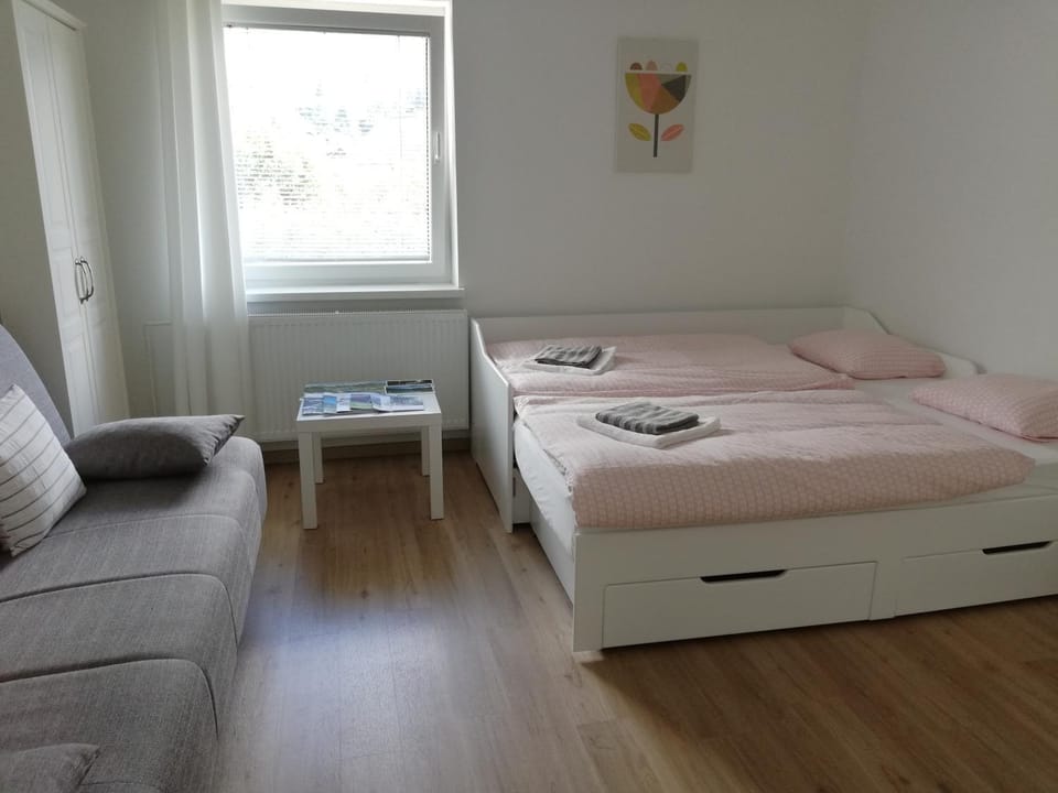 Bed, Living room