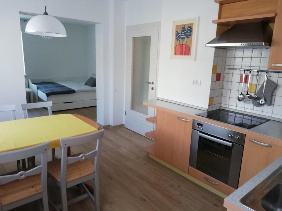 Bed, Kitchen or kitchenette, Living room, Dining area