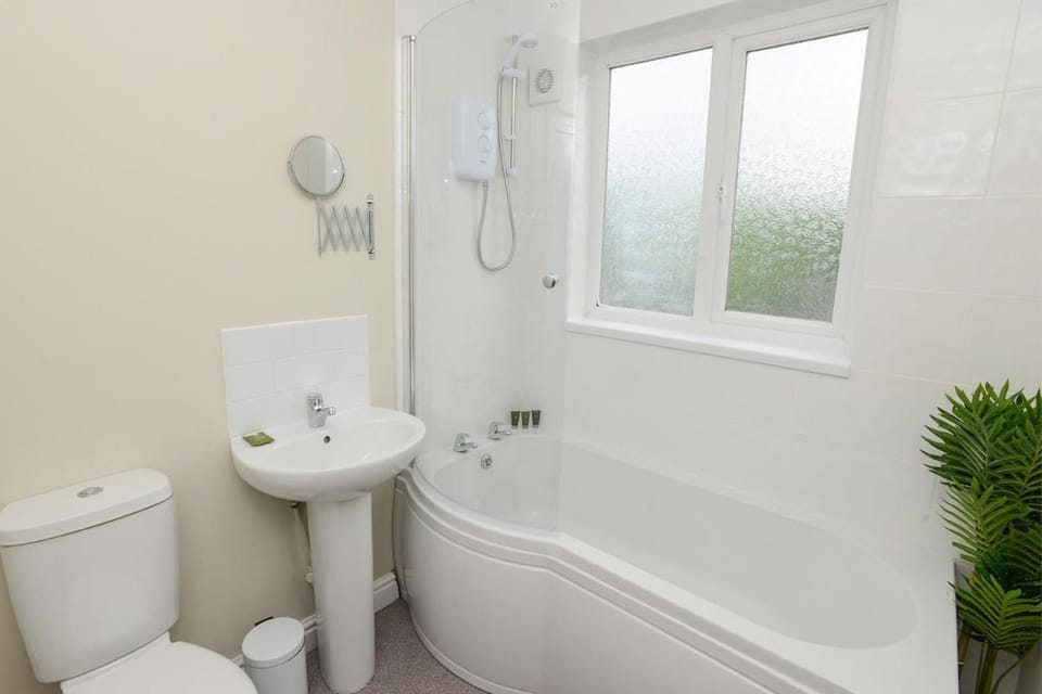 Cosy House in the heart of Beeston with FREE Parking and WiFi Bed and Breakfast in Nottingham
