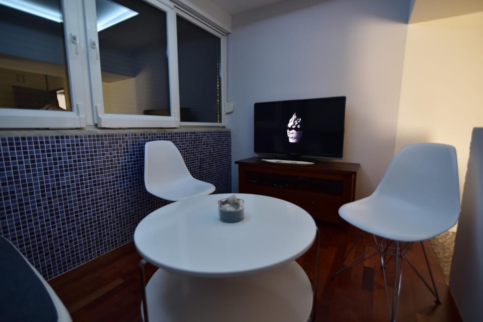 TV and multimedia, Living room, Seating area, On site