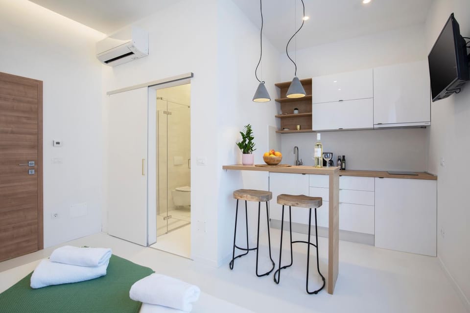TV and multimedia, Kitchen or kitchenette, Seating area, Dining area