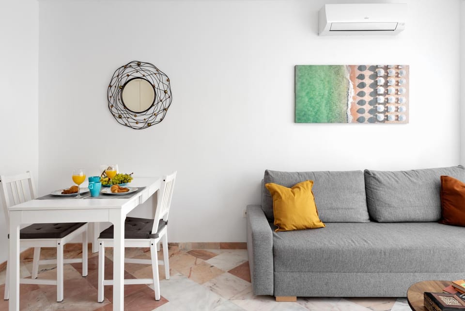 Living room, Seating area, Dining area, air conditioner
