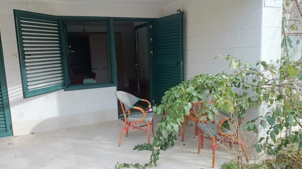 Facade/entrance, Balcony/Terrace