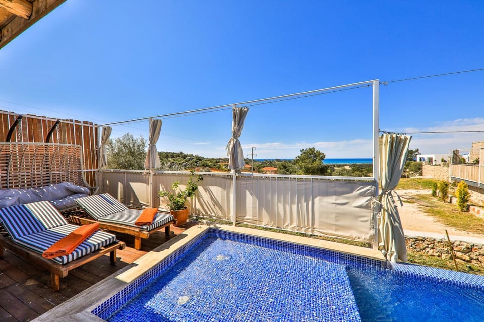 Sea view, Swimming pool, sunbed