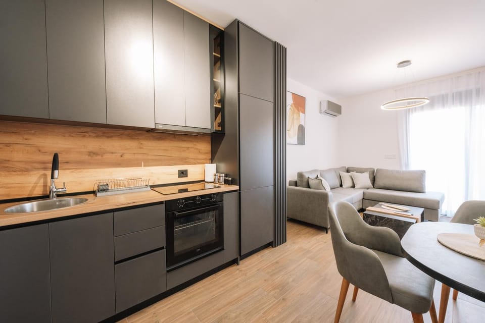Kitchen or kitchenette, Living room, Seating area, Dining area, minibar, oven, pet friendly, stove