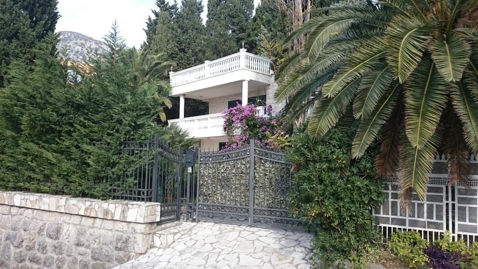 Facade/entrance, Garden