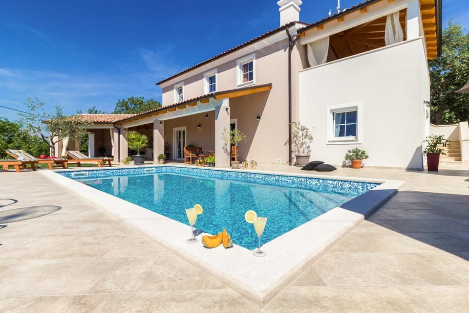 Swimming pool, Swimming pool