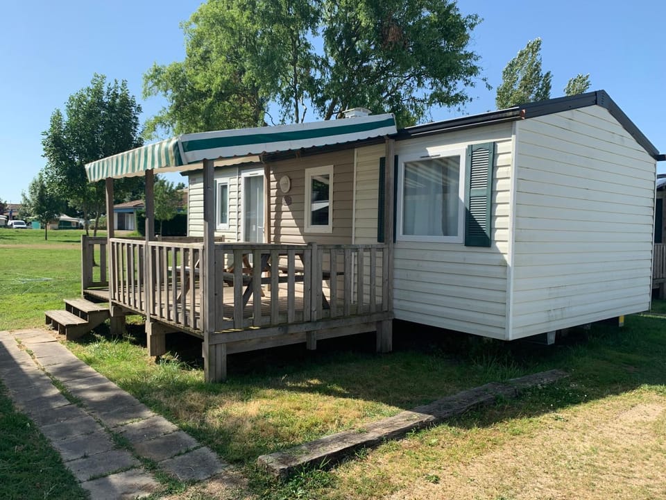 Camping du Lac de Saujon Campground/ 
RV Resort in Nouvelle-Aquitaine