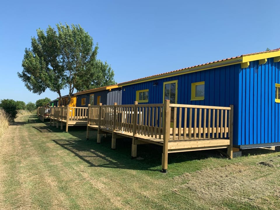 Camping du Lac de Saujon Campground/ 
RV Resort in Nouvelle-Aquitaine