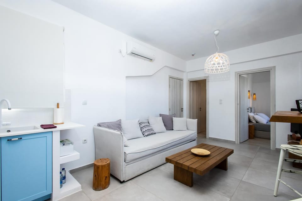 TV and multimedia, Kitchen or kitchenette, Living room, Seating area, Dining area, air conditioner