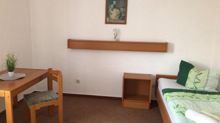 Bed, Seating area, Bedroom