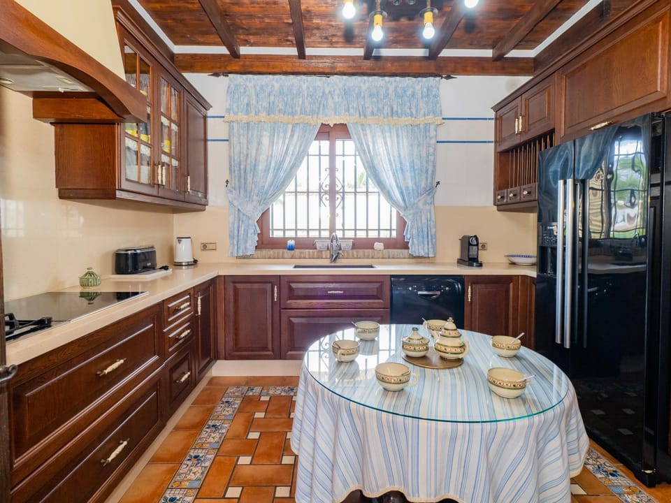 Coffee/tea facilities, Kitchen or kitchenette, minibar, pet friendly, stove, toaster