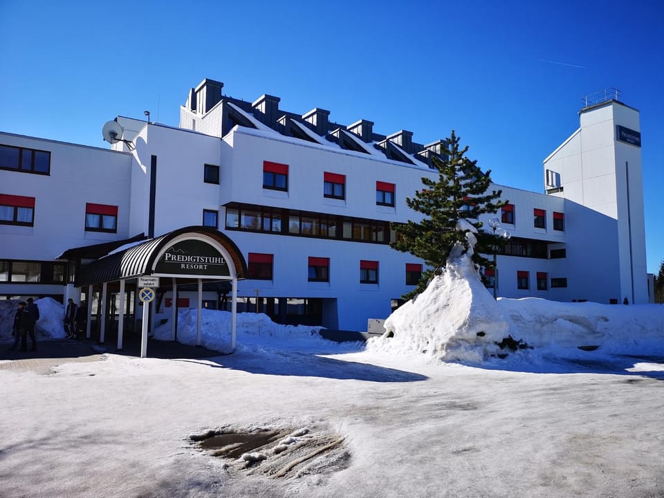 Facade/entrance, Winter