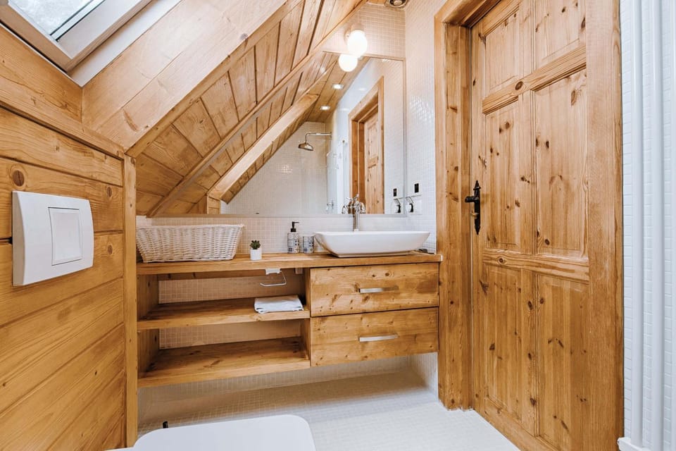 Bathroom, Photo of the whole room