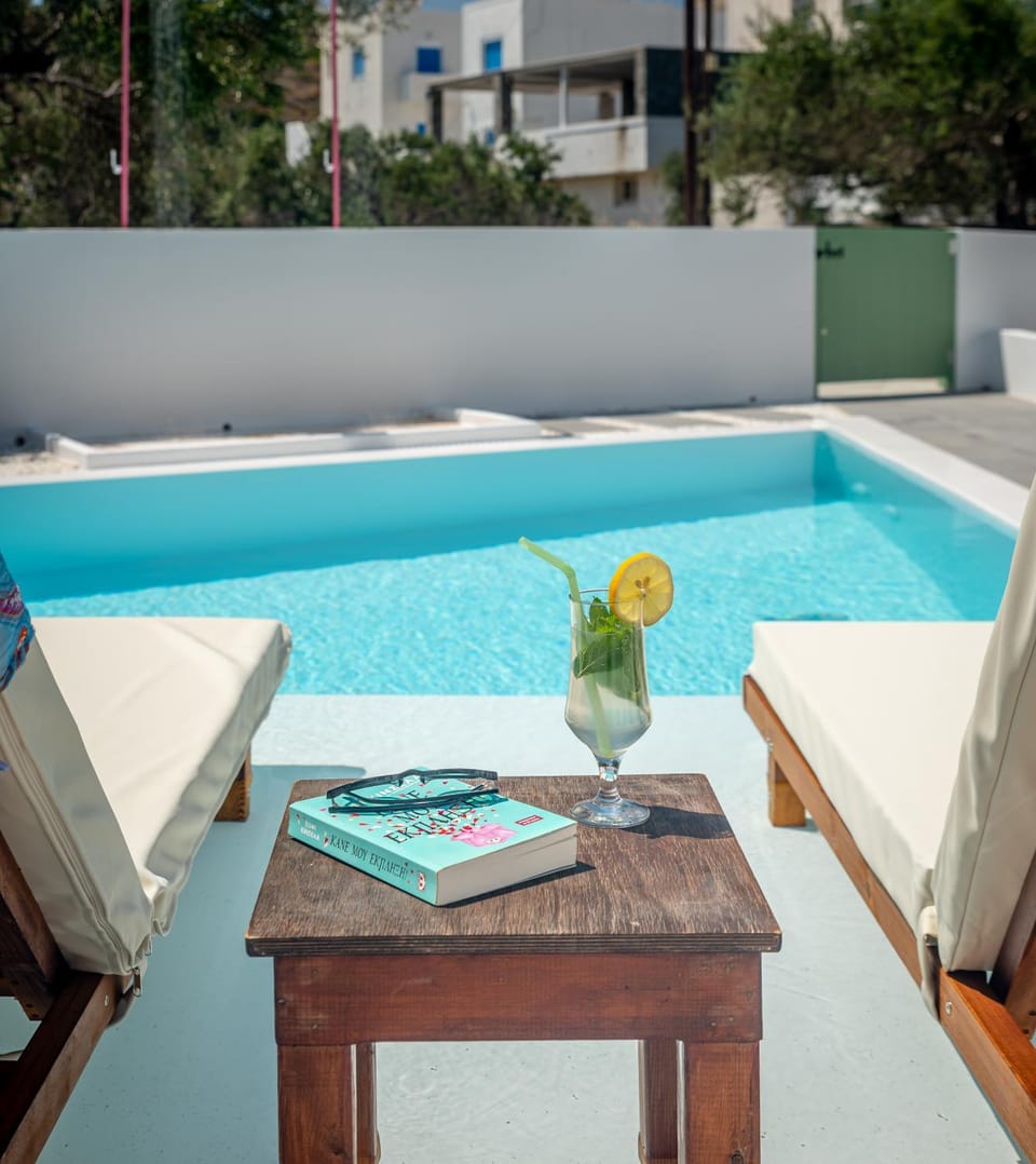 Pool view, Swimming pool, sunbed