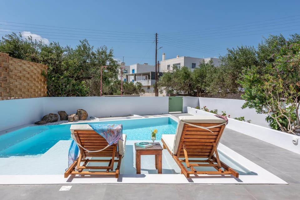 Day, Pool view, Swimming pool, sunbed