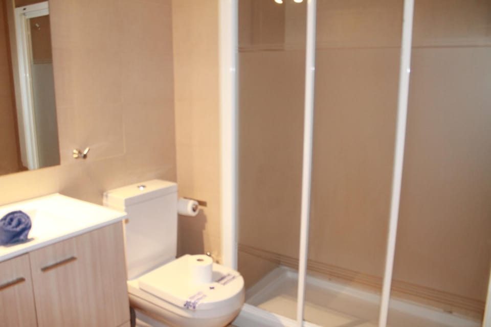 Shower, Toilet, Bathroom, Area and facilities, Swimming pool