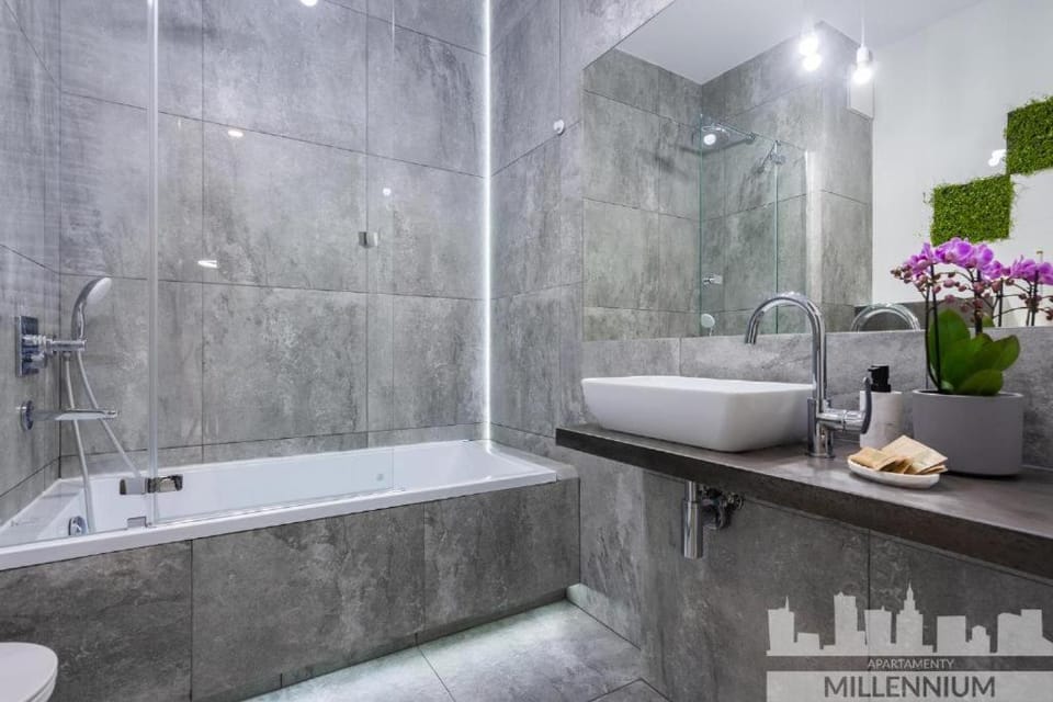 Millennium Port Gold Apartment in Warsaw