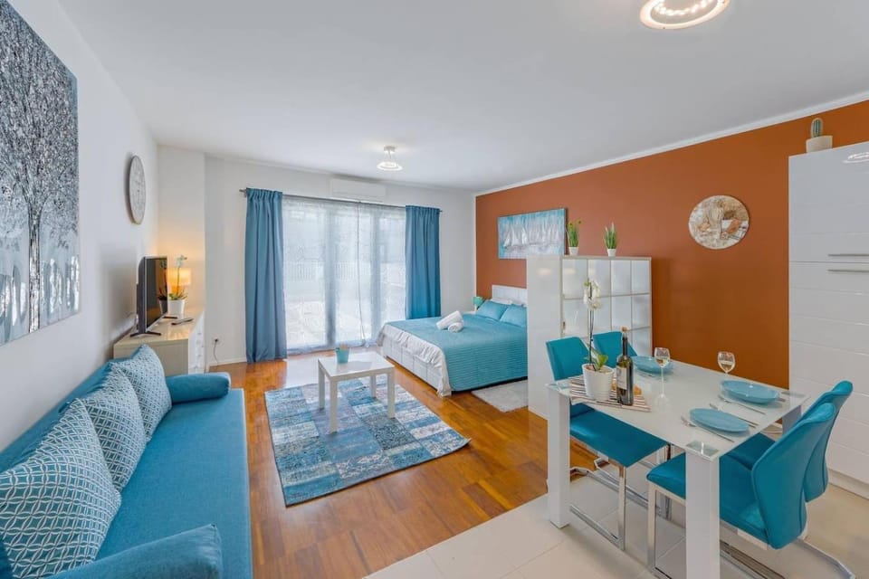 Bed, Living room, Seating area