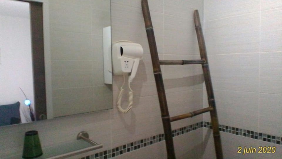 Bathroom, heating
