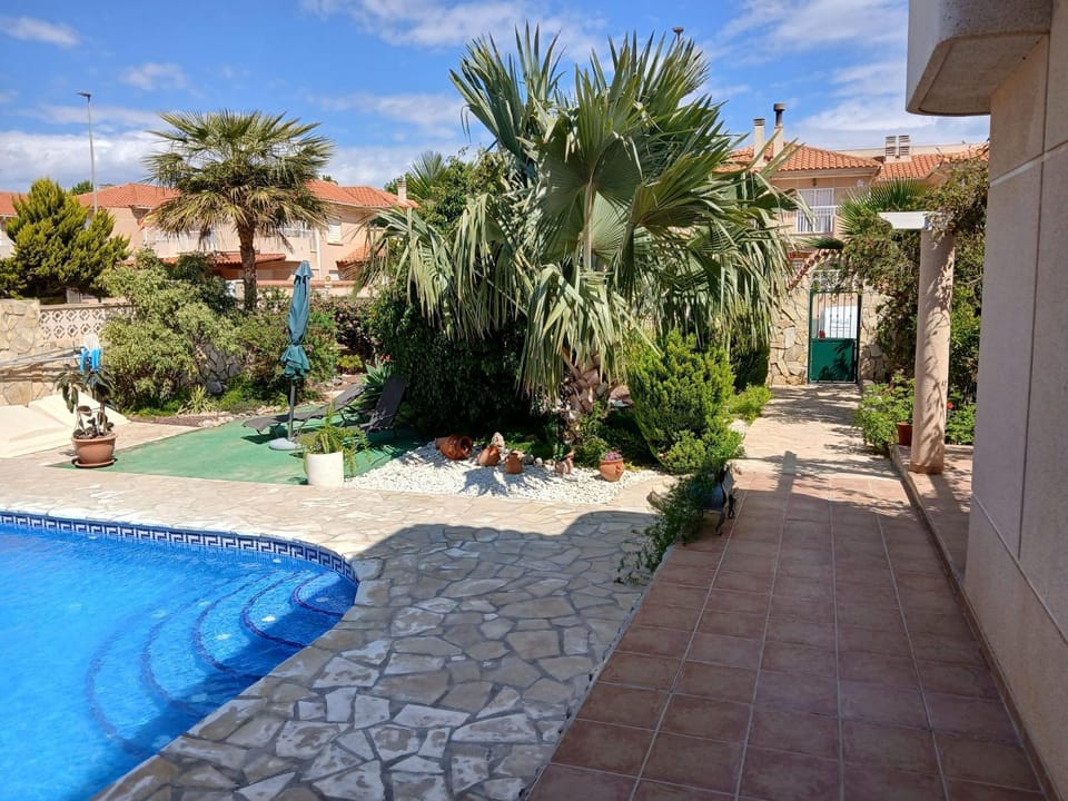 Spring, Day, Garden, Garden view, Pool view, Swimming pool, sunbed