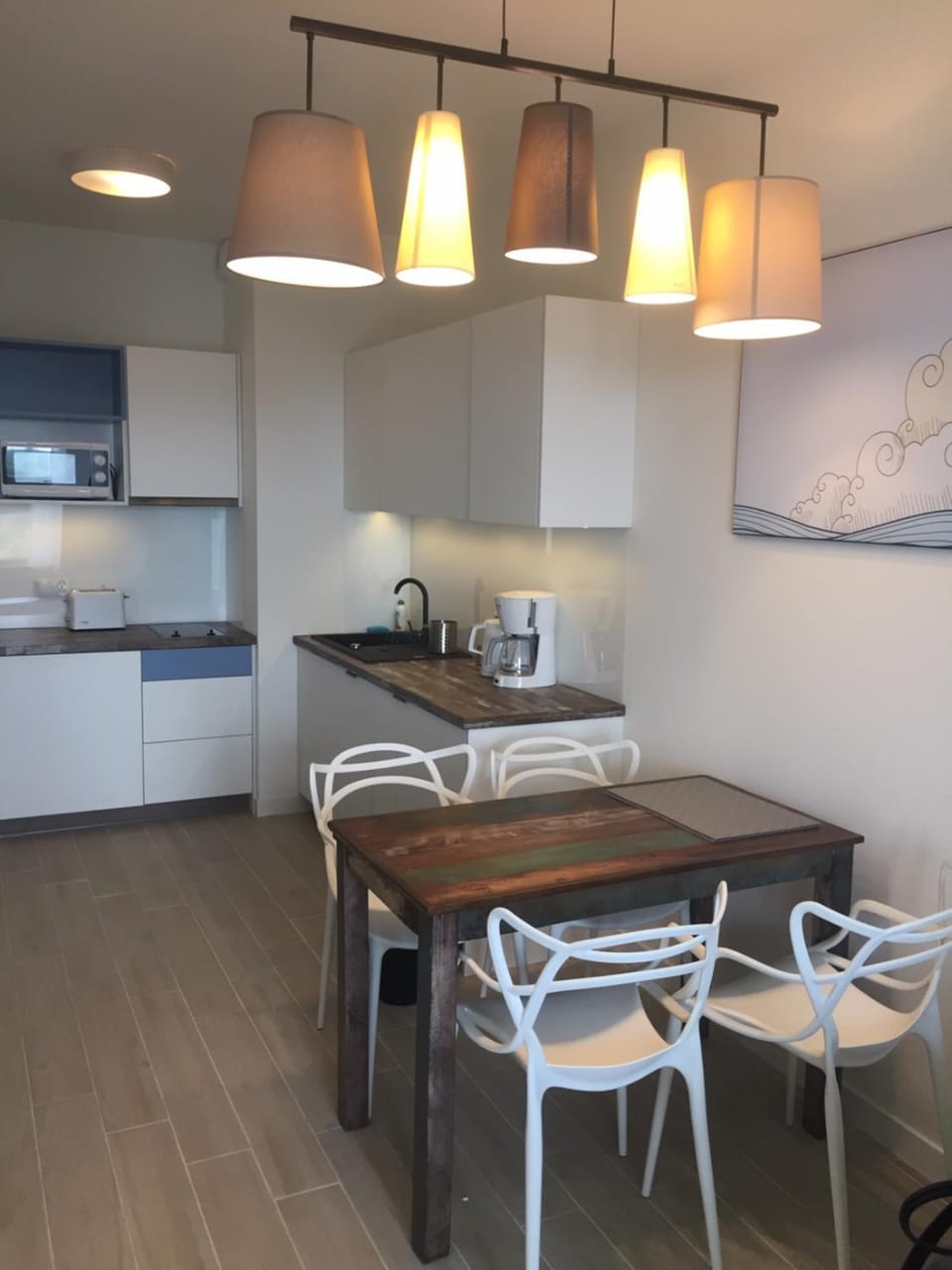 Kitchen or kitchenette, Dining area