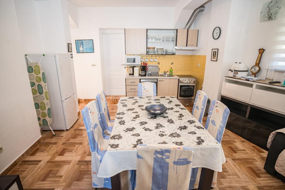 MA-LO Apartment in Tisno