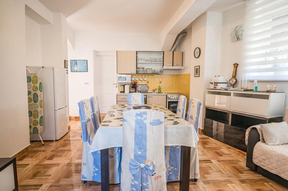 MA-LO Apartment in Tisno