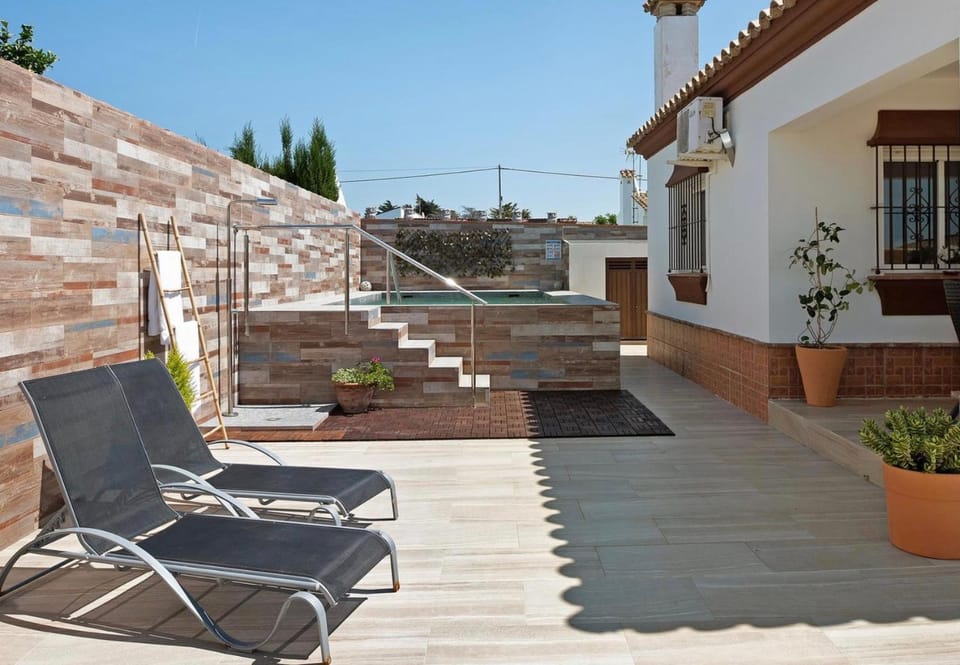 Patio, Swimming pool