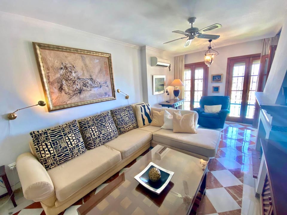 Living room, Seating area, fireplace