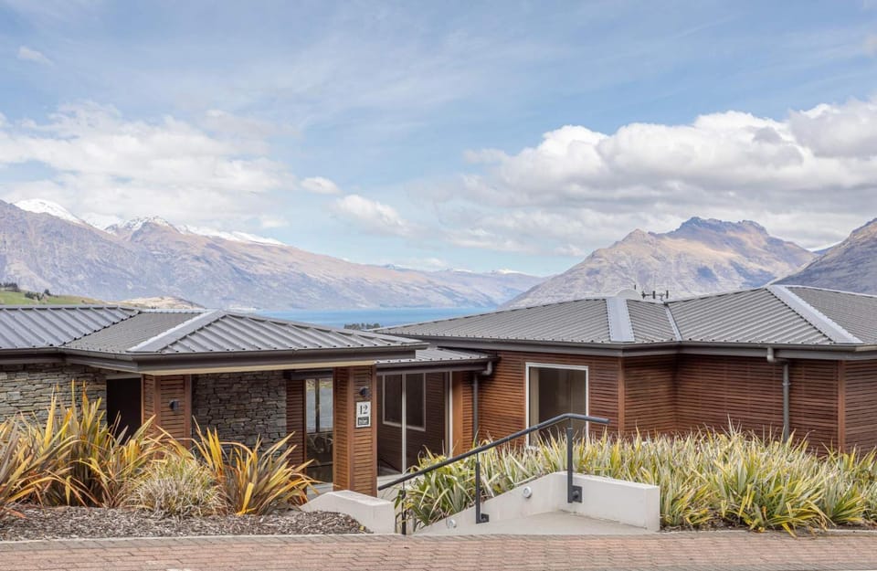 Property building, Facade/entrance, Day, Natural landscape, Mountain view