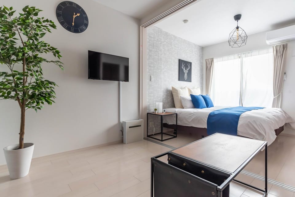 Bed, TV and multimedia, Living room, Bedroom