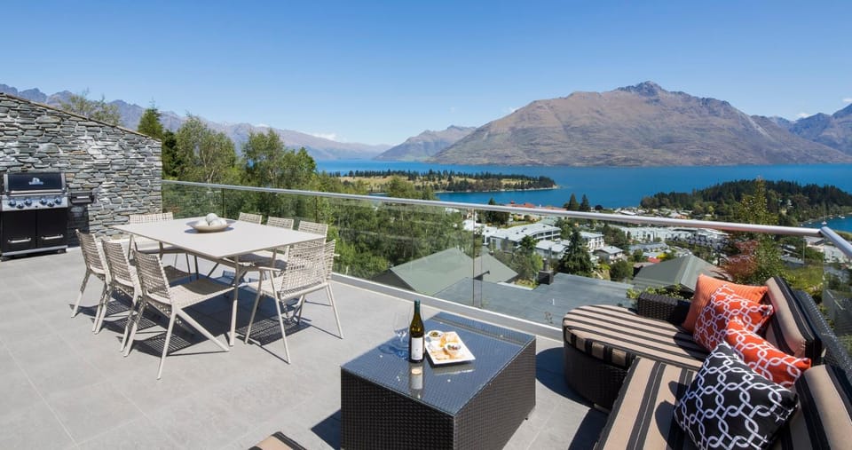 BBQ facilities, Balcony/Terrace, Dining area, Lake view, Mountain view