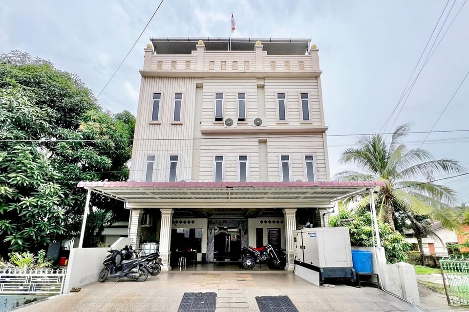 Facade/entrance
