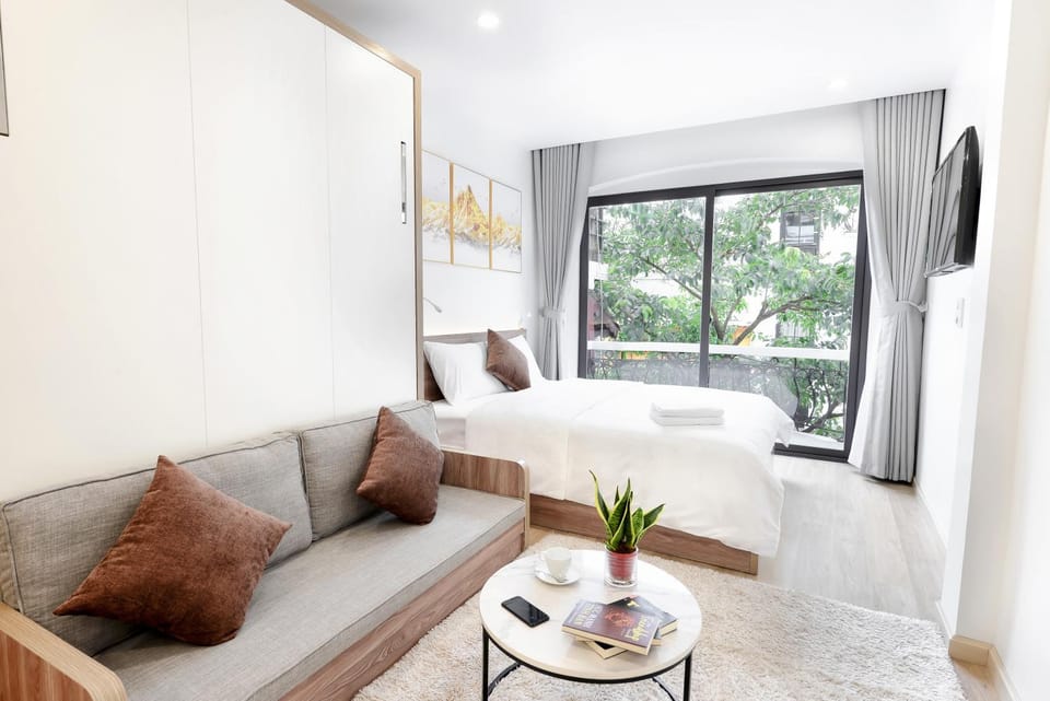 View (from property/room), Balcony/Terrace, Living room, Seating area, Bedroom, Quiet street view