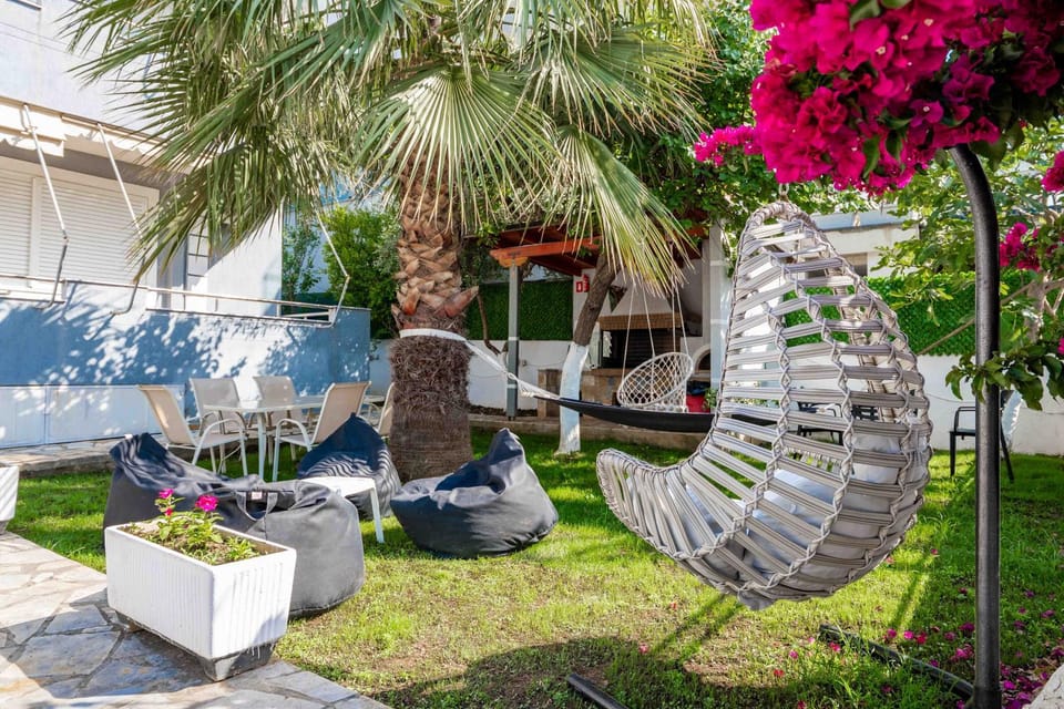 Garden, Seating area, Garden view